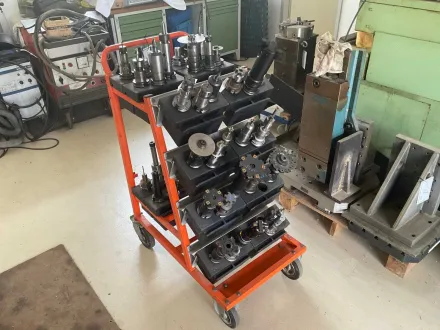 Konvolut Werzeugaufnahmen SK 40, inkl. Rollwagen – RESALE