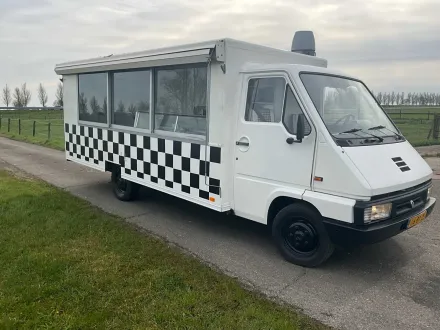 1997 Renault T 35 D Long Food Trucks – RESALE