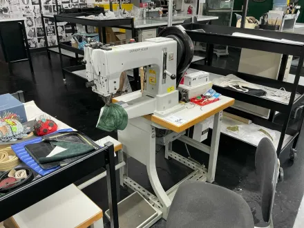 DURKOPP ADLER 205 990017 205 370 Industrie-Nähmaschine mit zylindrischem Arm – RESALE