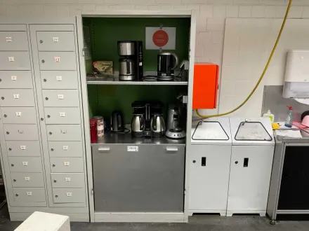 Schrank, mit Elektroanschluss, ohne Inhalt – RESALE
