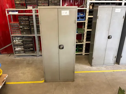 Werkzeugschrank mit Inhalt – RESALE