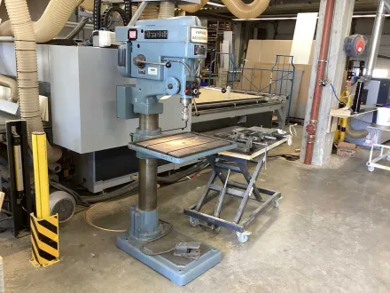 Alzmetall Säulenbohrmaschine AB4 SV Baujahr ca. 1970 mit 2 Maschinenschraubstöcken, Gewindeschneider – RESALE
