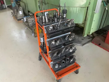 Konvolut Werzeugaufnahmen SK 40, inkl. Rollwagen – RESALE