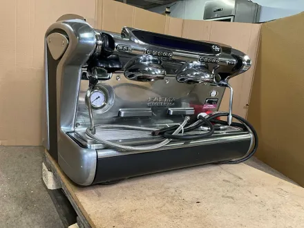 FAEMA EMBLEMA M 39 Kaffee- und Espressomaschinen – RESALE