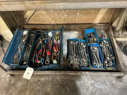 Verschiedene Handwerkzeuge – RESALE