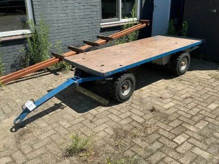 Bahnsteig / Materialwagen – RESALE