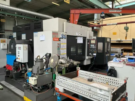 2006 YAMAZAKI MAZAK MTV515/40N Vertikales CNC-Bearbeitungszentrum – RESALE