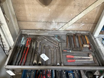 Verschiedene Handwerkzeuge – RESALE