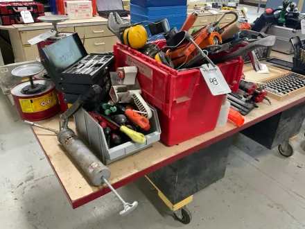 Charge verschiedener Handwerkzeuge – RESALE
