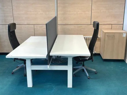 Dual-Schreibtisch-Aufbau – RESALE