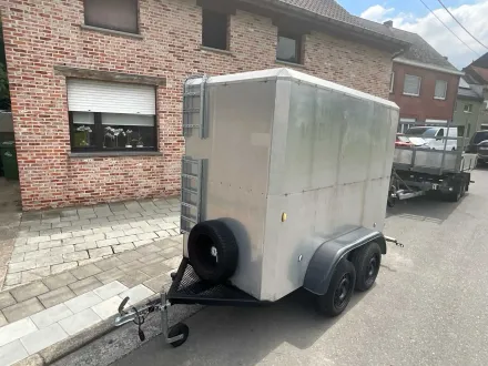 Geschlossener Anhänger 750 kg Anhänger – RESALE