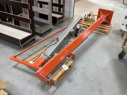 HPS Equipment KZK-250.45 Schwingarmkran mit Vakuumheber – RESALE