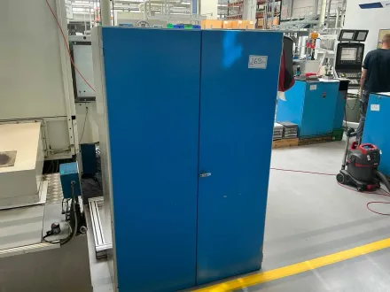 Werkstattschrank mit Schleifrädern – RESALE