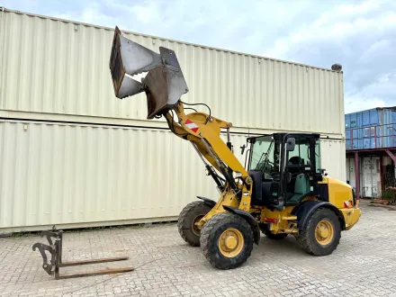 CAT - 907M - Klappschaufel & Gabel - 2018 - Radlader – RESALE