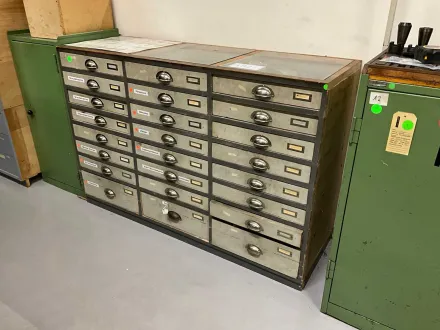 Werkstattschrank mit Inhalt – RESALE