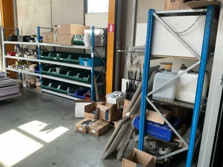 Charge verschiedener Anhängerteile und Zubehörteile – RESALE
