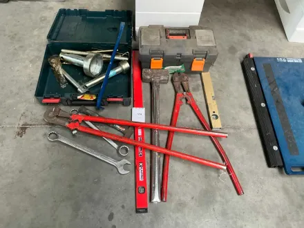 Charge von Handwerkzeugen – RESALE