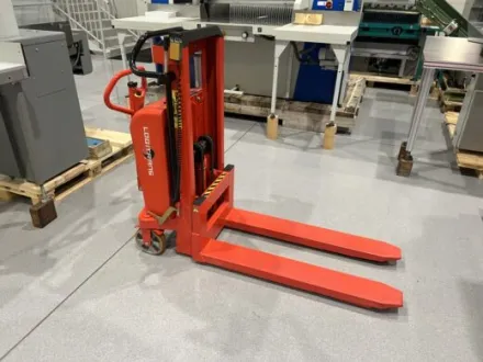 Logitrans Logitrans ELF1001/920 Mobile Paper Stack Lifter Schneidemaschinen – RESALE