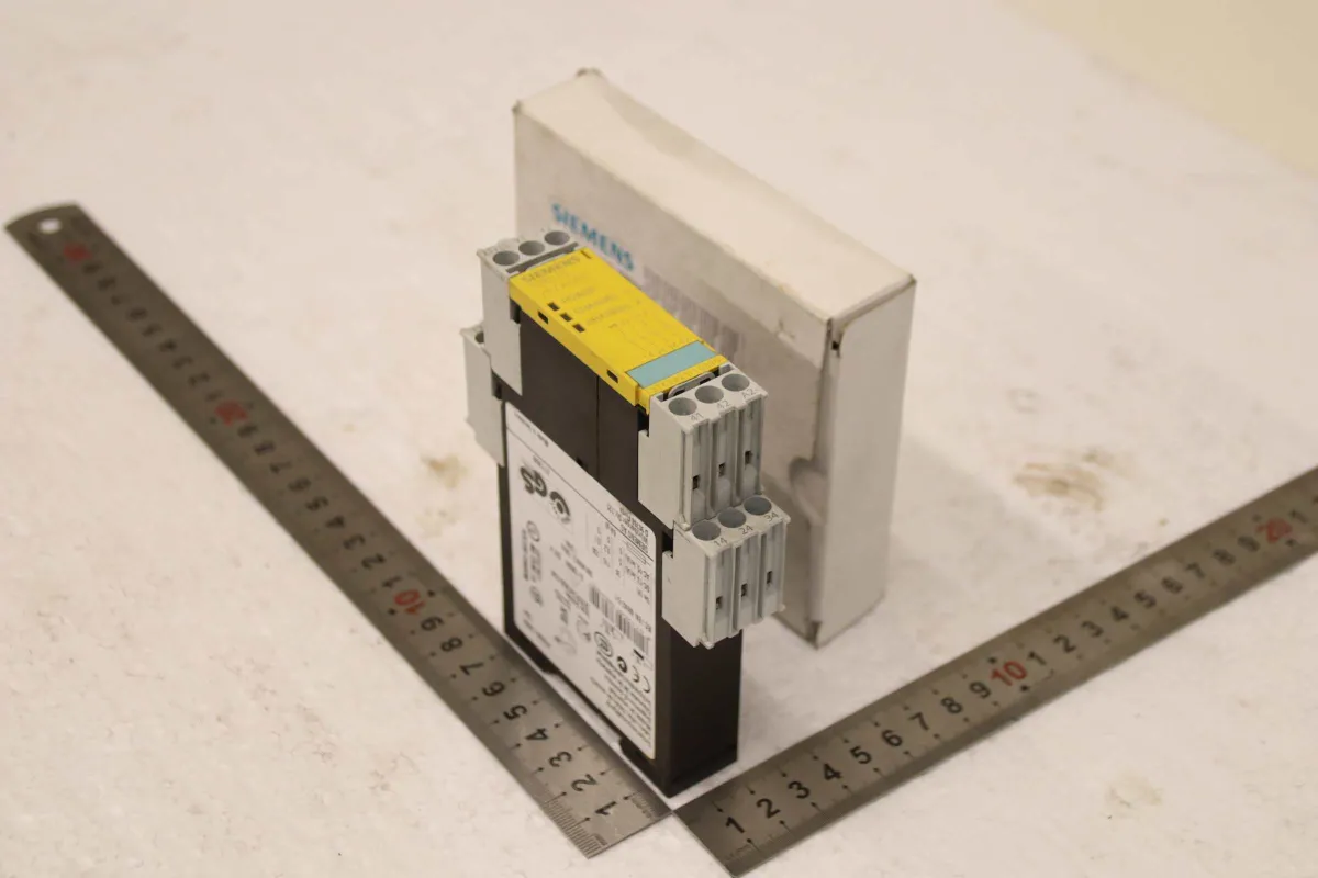 Siemens 3TK2821-1CB30 Sicherheitsrelais