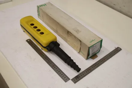 Telemecanique XAC-A04 Gehäuse für Kranfernbedienung – RESALE