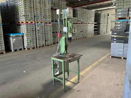KMT F734 Taumelnietmaschine – RESALE
