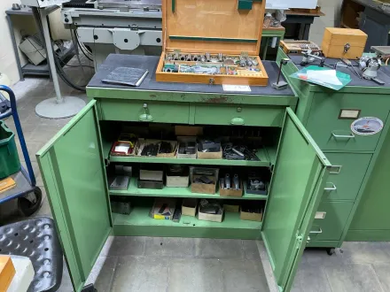 Werkzeugschrank Bohrmaschinen-Werkzeug – RESALE