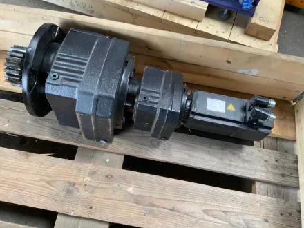 SEW-Eurodrive RF77 R37 AC-Synchron-Servomotor mit Stirnradgetriebe – RESALE