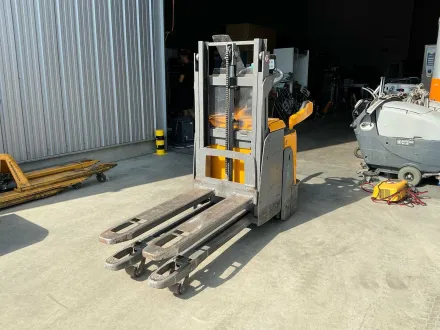 2021 Jungheinrich ERD 220 Stacker – RESALE