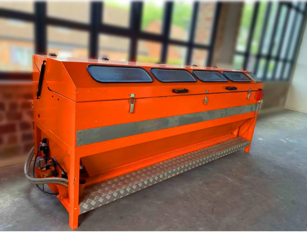 Cleaning system, for ceramic flexo bicarbonate blasters