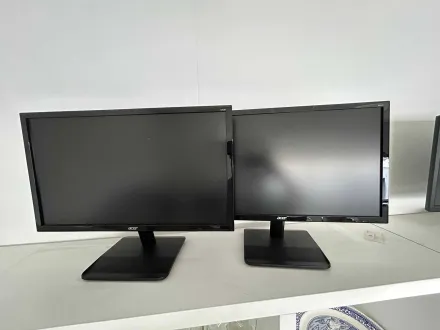LCD-Monitor (2x) – RESALE