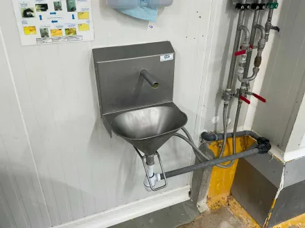 SCM Edelstahl-Wandwaschbecken (2x) – RESALE
