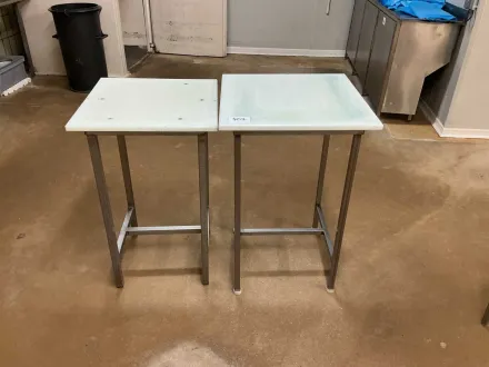 Edelstahl-Schneidetische (2x) – RESALE