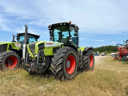 2011 CLAAS Xerion 3300 Trac Ackerschlepper mit Allradantrieb – RESALE