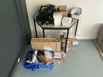 Verschiedene elektronische Zubehörteile – RESALE