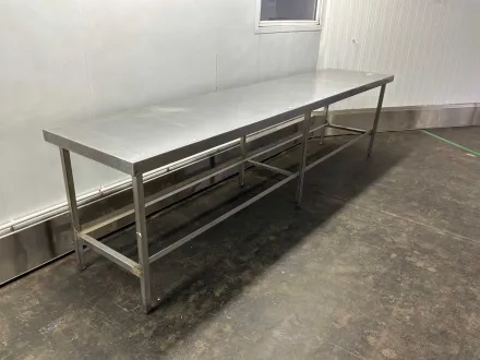 Edelstahl-Schneidetisch – RESALE