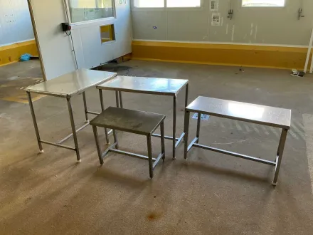 Edelstahltische (4x) – RESALE