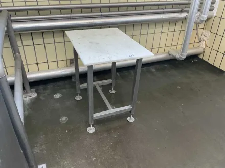 Edelstahl-Schneidetisch – RESALE
