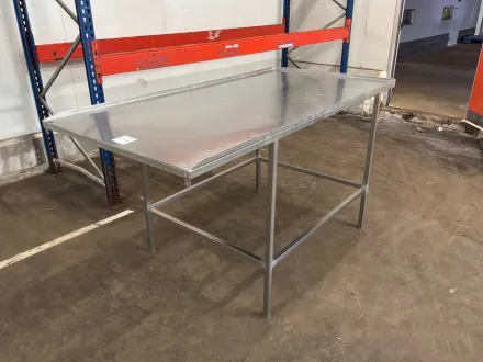 Edelstahl-Arbeitstisch – RESALE
