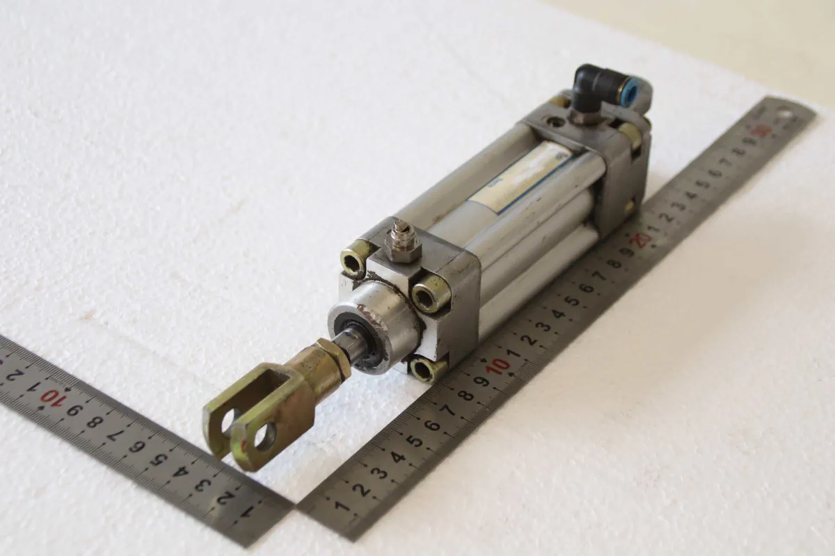 Festo DNB-32-40-PPV-A Hub 40 mm Pneumatikzylinder