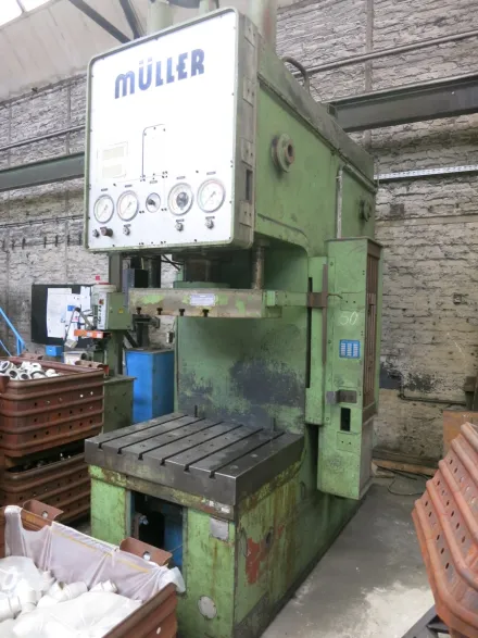 Müller Weingarten CAZ 100 5.1. Einständerpresse - Hydraulisch – RESALE