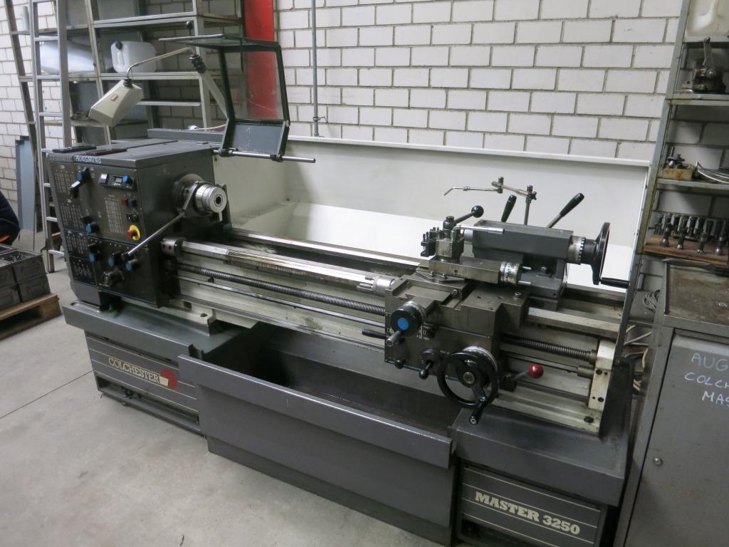 COLCHESTER Master 3250 Leit- und Zugspindeldrehmaschine