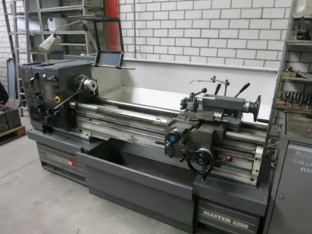 Colchester Master 3250 Leit- und Zugspindeldrehmaschine – RESALE