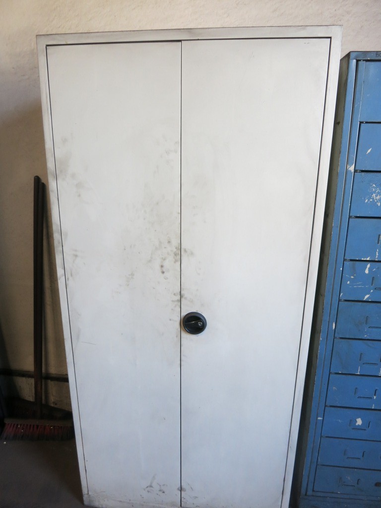 Tuerenschrank 2 Tueren Türenschrank