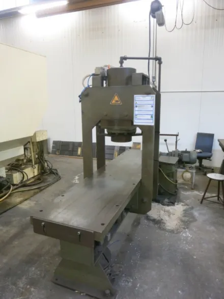 Müller HP 2/25 Richtpresse - Doppelständer – RESALE