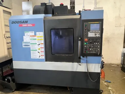 Doosan DNM 400A Vertikal-Bearbeitungszentrum – RESALE