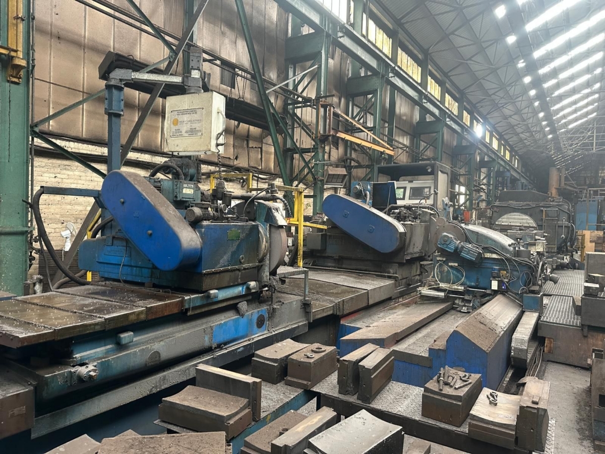 CHURCHILL 1600 x 8990 Walzenschleifmaschine