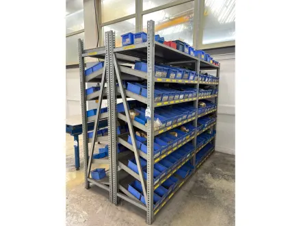 CBRE  Posten Werkstattregale mit Inhalt – RESALE