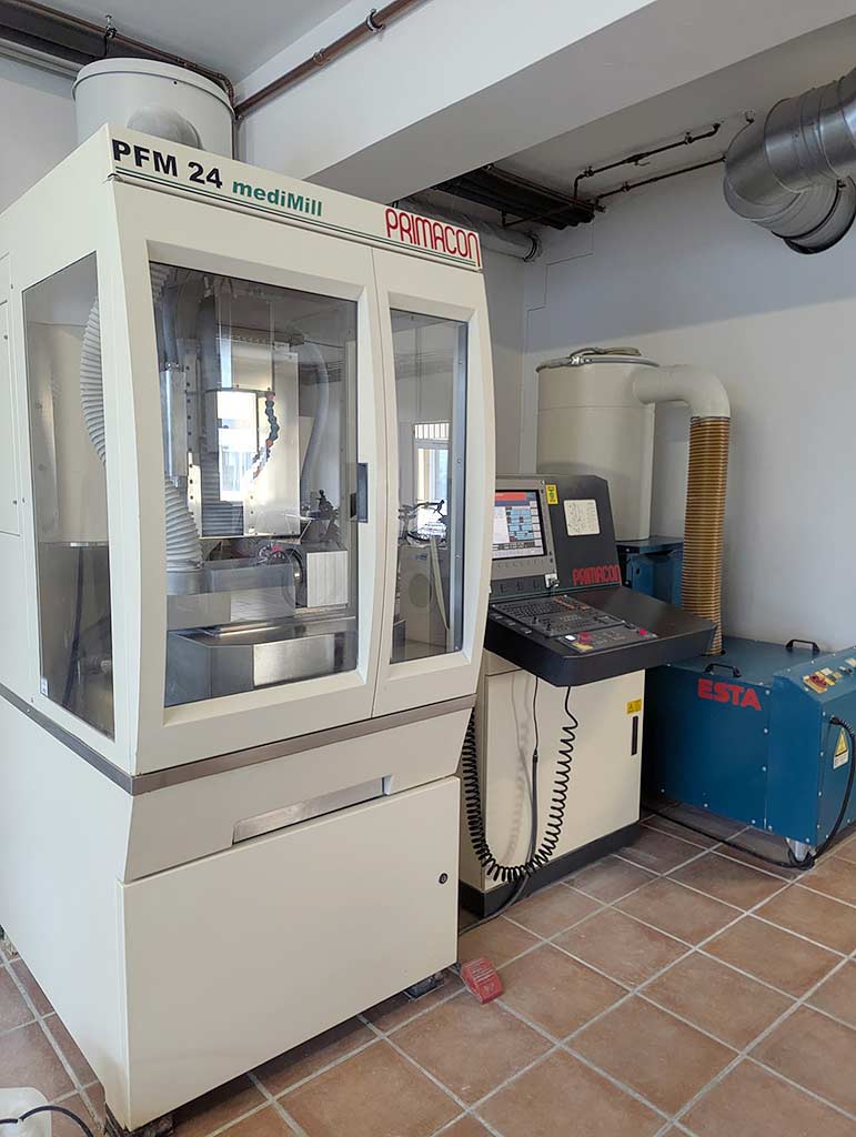 Primacon PFM 24 mediMill CNC-Mikrofräs-Bearbeitungszentrum