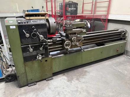 VOEST APOLLO 520 Leit- und Zugspindeldrehmaschine – RESALE