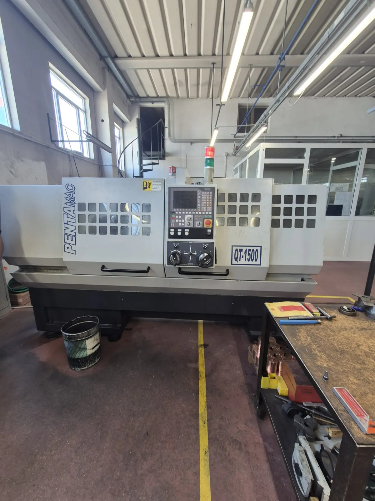 Pentamac QT1500 Leit- und Zugspindeldrehmaschine